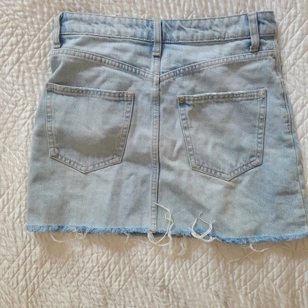 Zara Light Wash Denim Mini Skirt - Picture 3 of 7